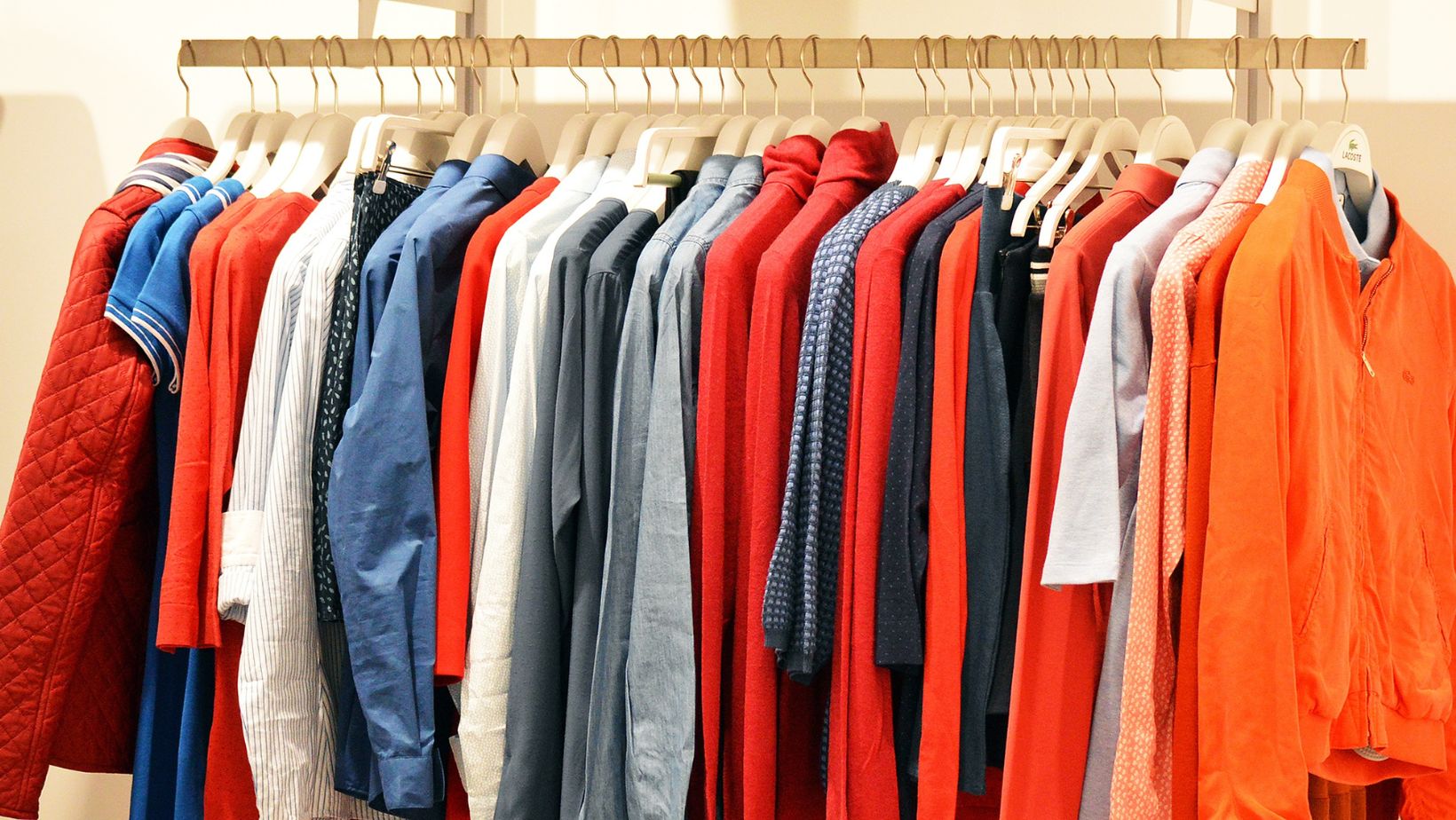 Why are Gold Clothing Racks Becoming Trendy?